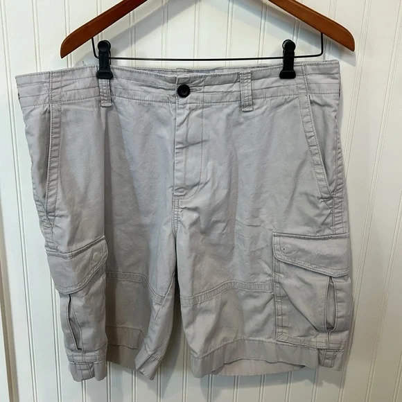 Tommy Hilfiger khaki cargo shorts size36 great condition super soft comfortable - Picture 1 of 14
